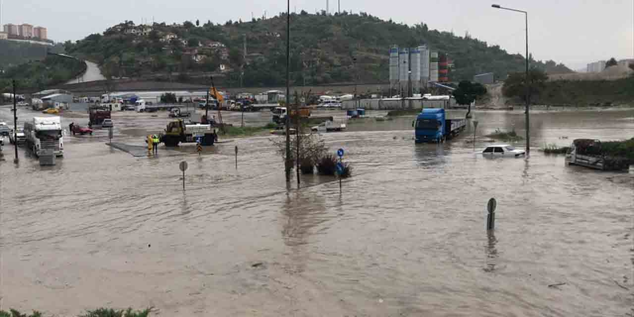 Ankara'da sağanak yağış etkili oluyor