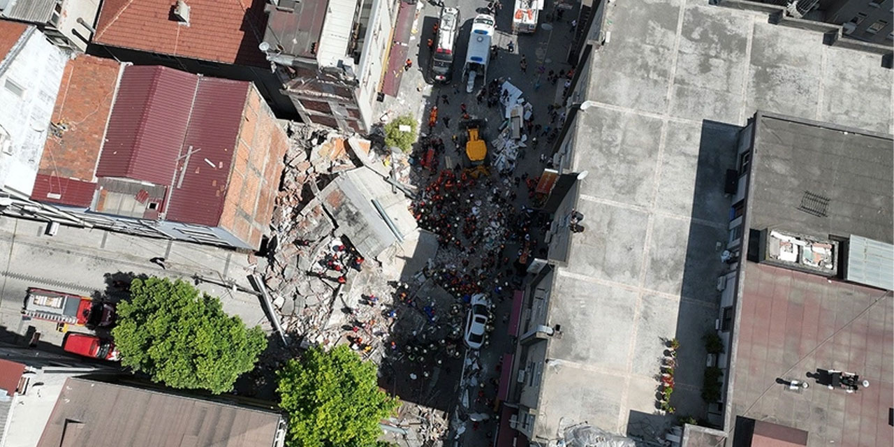 İstanbul'da çöken binada 2 gözaltı!