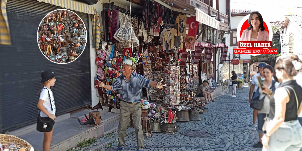 Bakır Ustası Faruk İşleyen, Kale'de ziyaretçileri kaşık oyunlarıyla karşılıyor