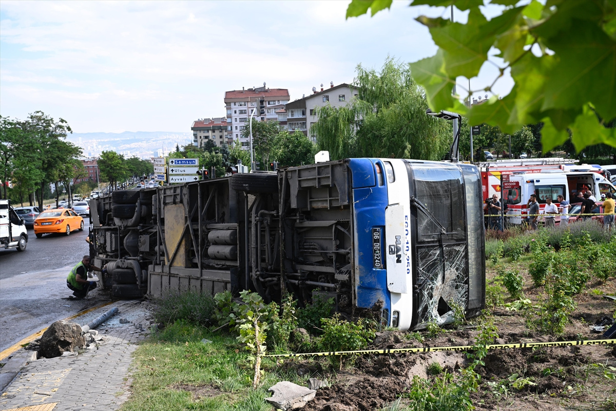 Ankara'da EGO otobüsü devrildi