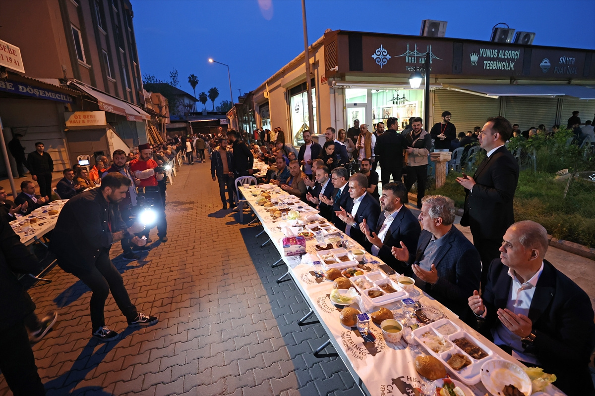 47-ak-parti-sozcusu-omer-celik-adanada.jpg