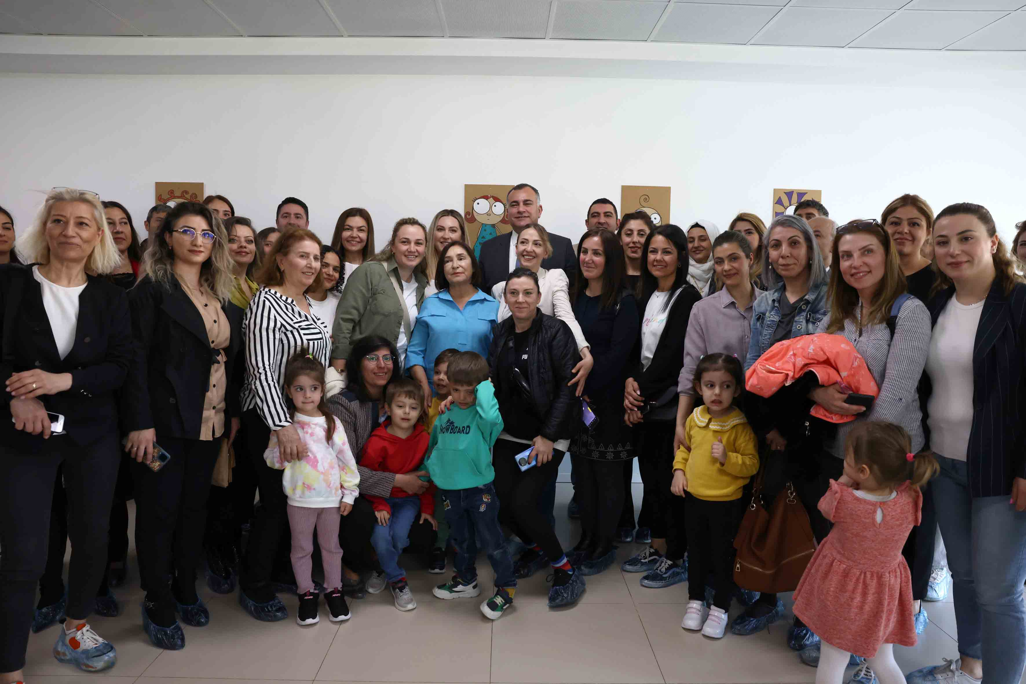 2023-05-02-kresler-masal-kalesi-selvi-kilicdaroglu-ziyareti-4.jpg