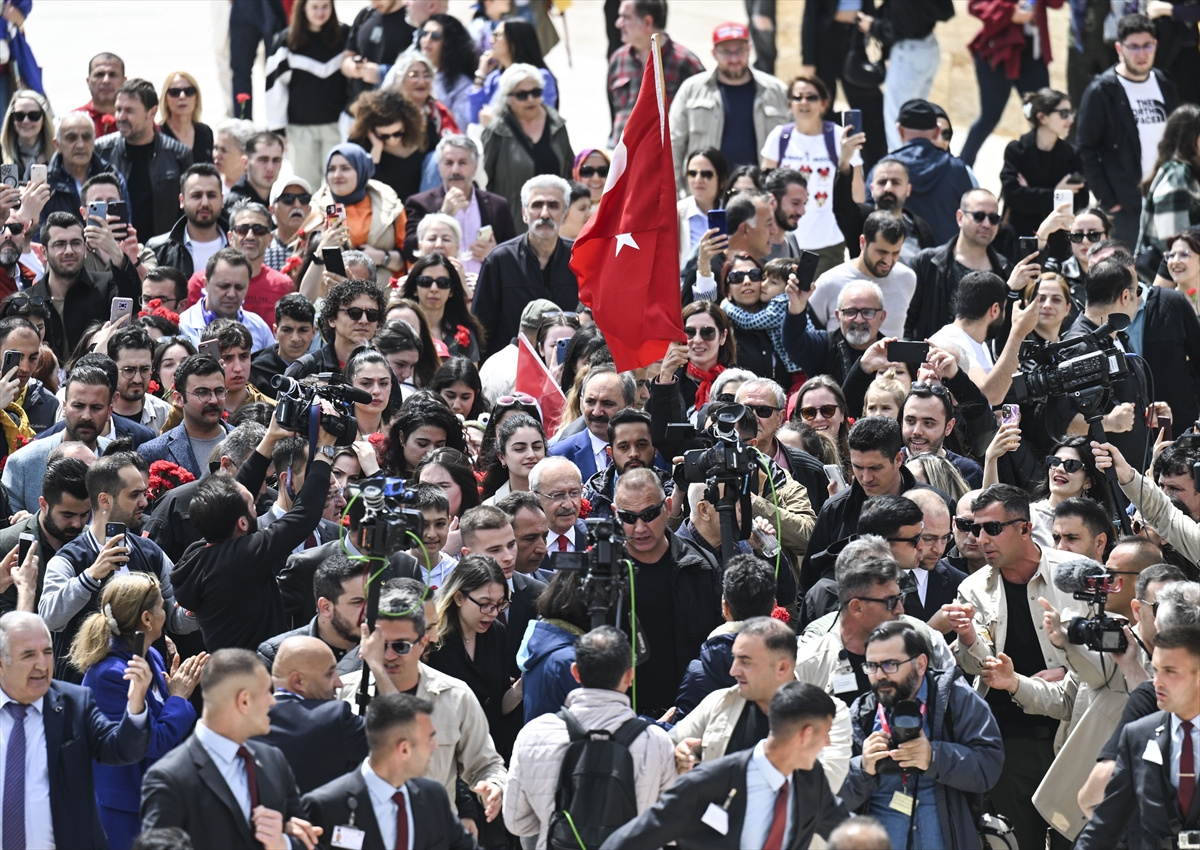 aa-20230513-31127939-31127923-cumhurbaskani-adayi-ve-chp-genel-baskani-kilicdaroglu-anitkabiri-ziyaret-etti.jpg