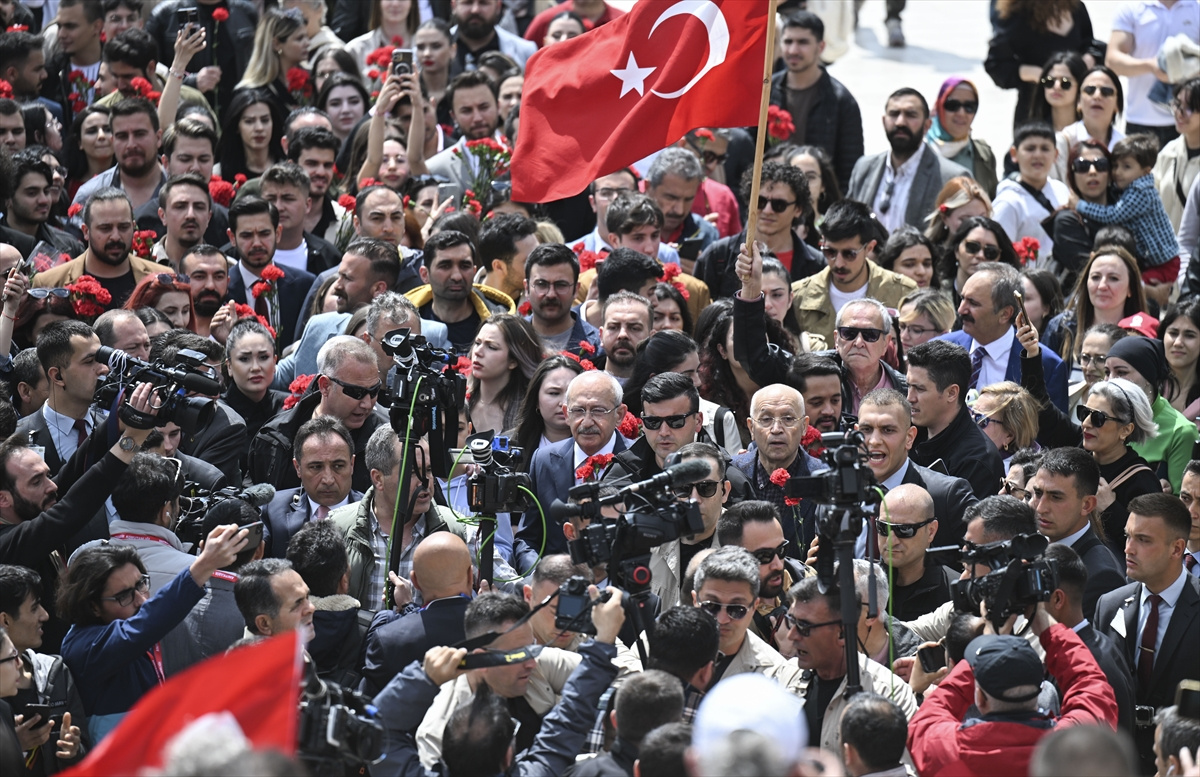 aa-20230513-31127939-31127925-cumhurbaskani-adayi-ve-chp-genel-baskani-kilicdaroglu-anitkabiri-ziyaret-etti.jpg