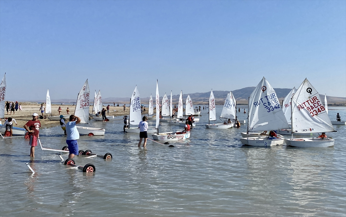 aa-20230806-31862852-31862842-hirfanli-baraj-golu-optimist-yelken-yarislari-kirsehirde-tamamlandi.jpg