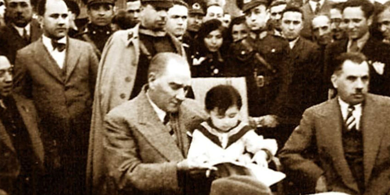23nisanegemenlikbayrami.jpg