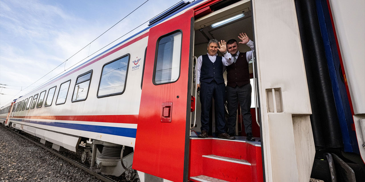 aa-20240423-34348946-34348912-turkiyenin-yeni-turistik-treni-mezopotamya-ekspresi-ilk-seferini-tamamladi.jpg