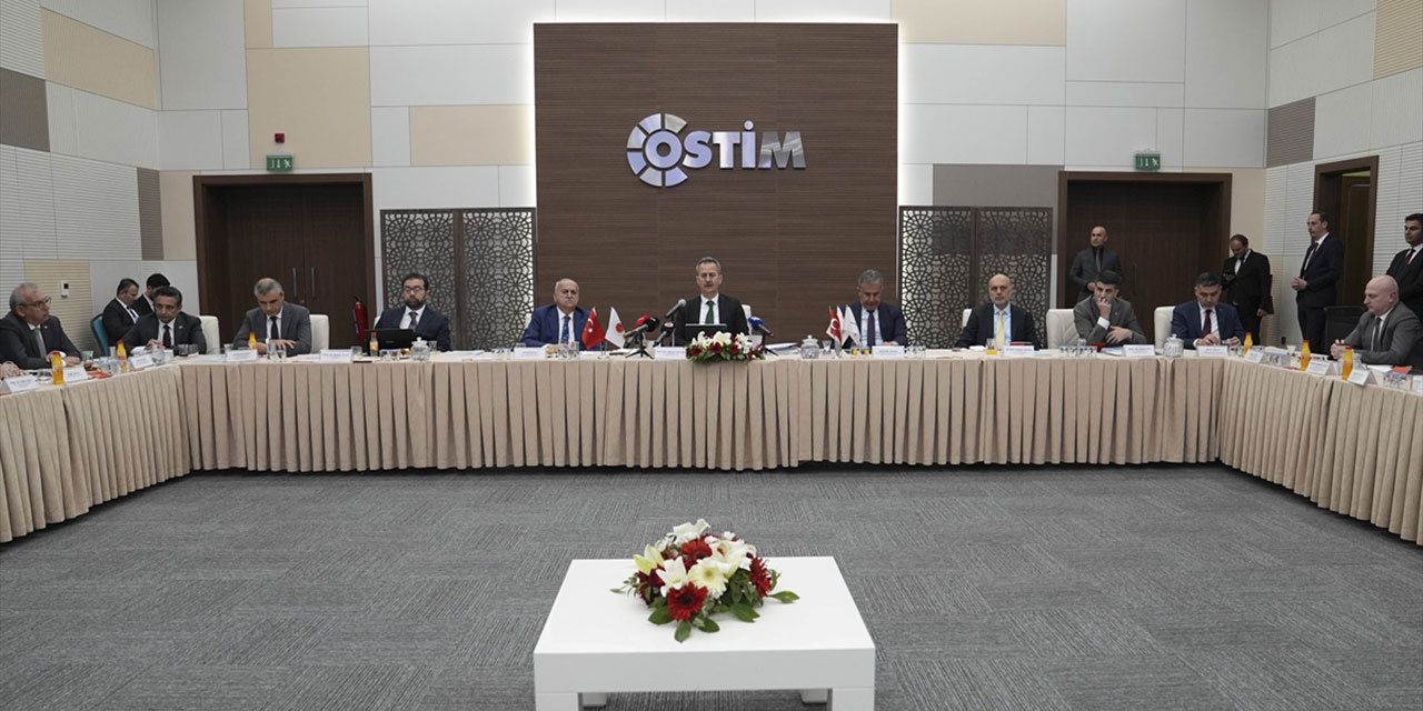 aa-20240426-34385638-34385634-savunma-sanayii-baskani-gorgun-ostimdeki-sektorel-istisare-toplantisinda-konustu.jpg