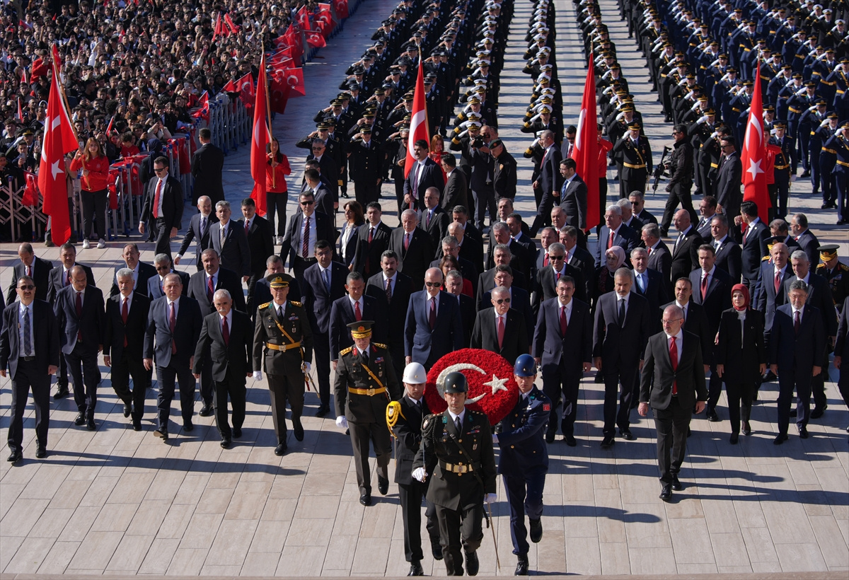 aa-20241029-36043656-36043650-cumhurbaskani-erdogan-baskanligindaki-devlet-erkani-anitkabiri-ziyaret-etti.jpg