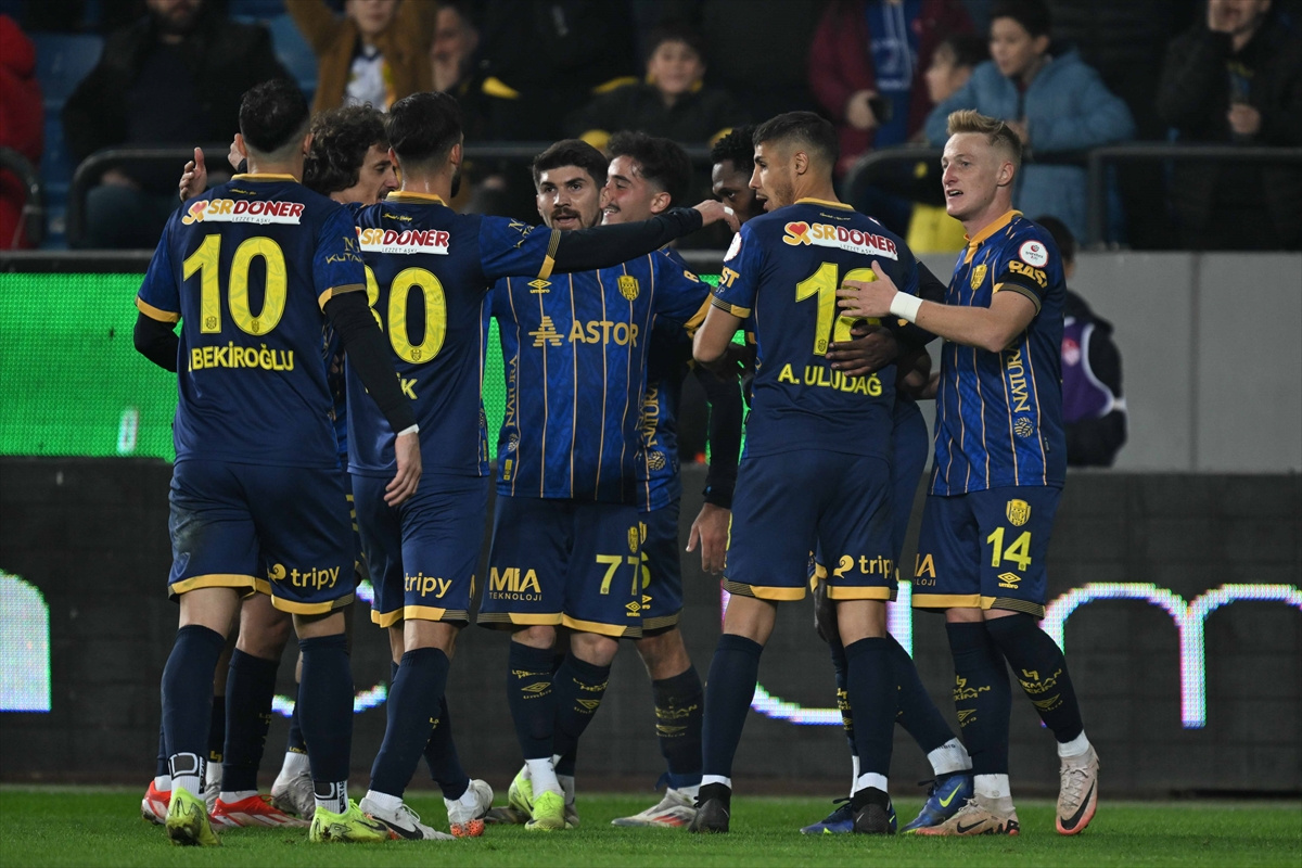 aa-20241108-36145450-36145447-mke-ankaragucu-esenler-erokspor.jpg