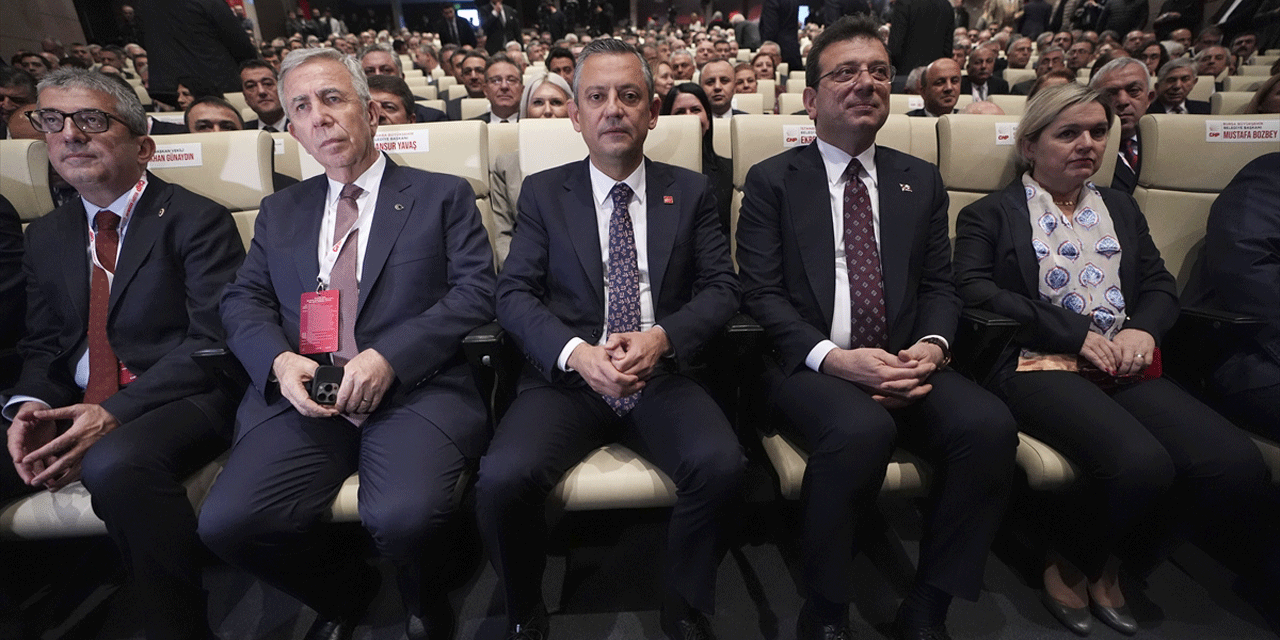 aa-20241130-36343164-36343157-chp-genel-baskani-ozel-partisinin-belediye-baskanlari-toplantisinda-konustu.gif