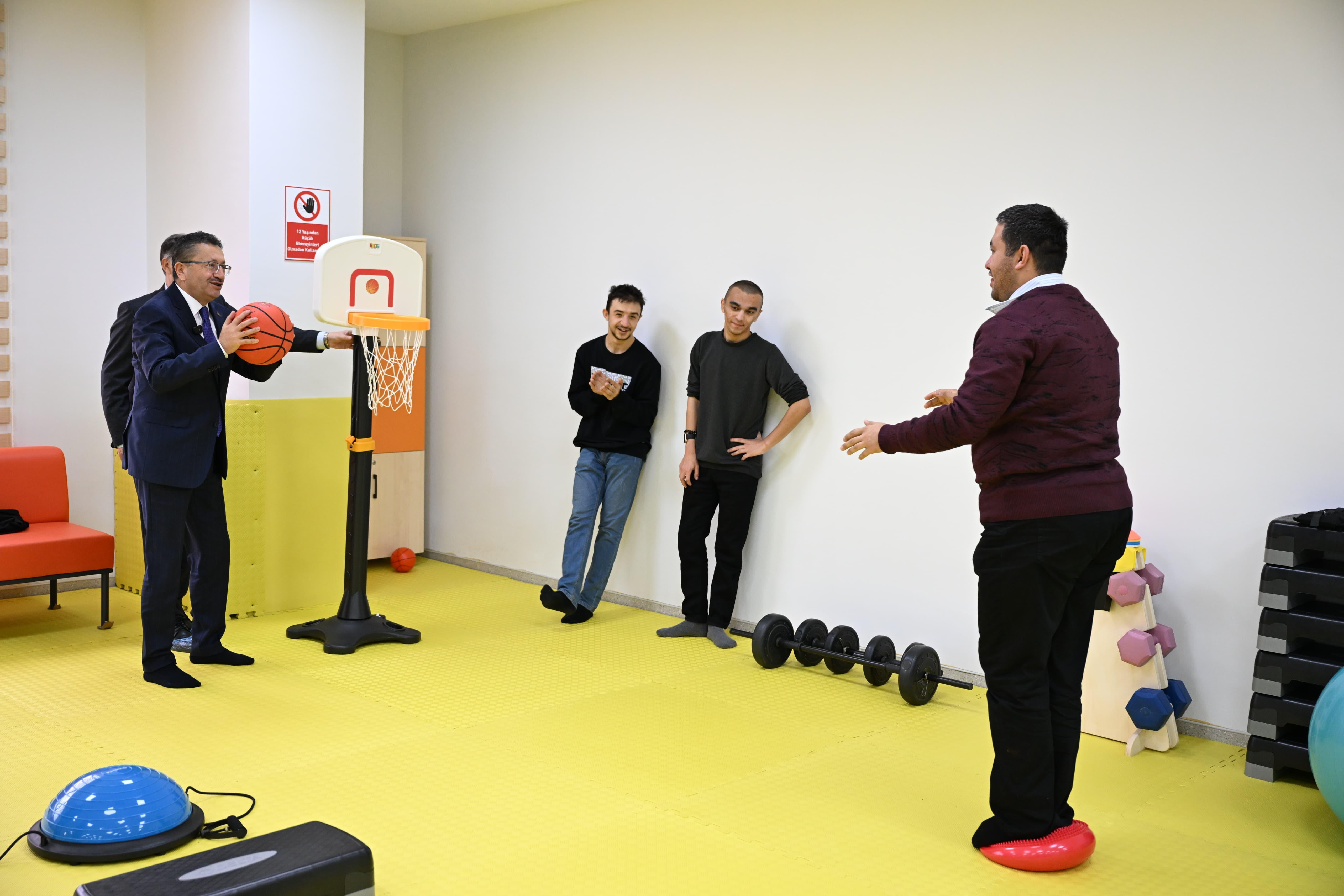 baskan-tiryaki-engelsiz-yasam-merkezi-ziyaret-etti-2024-6.jpeg